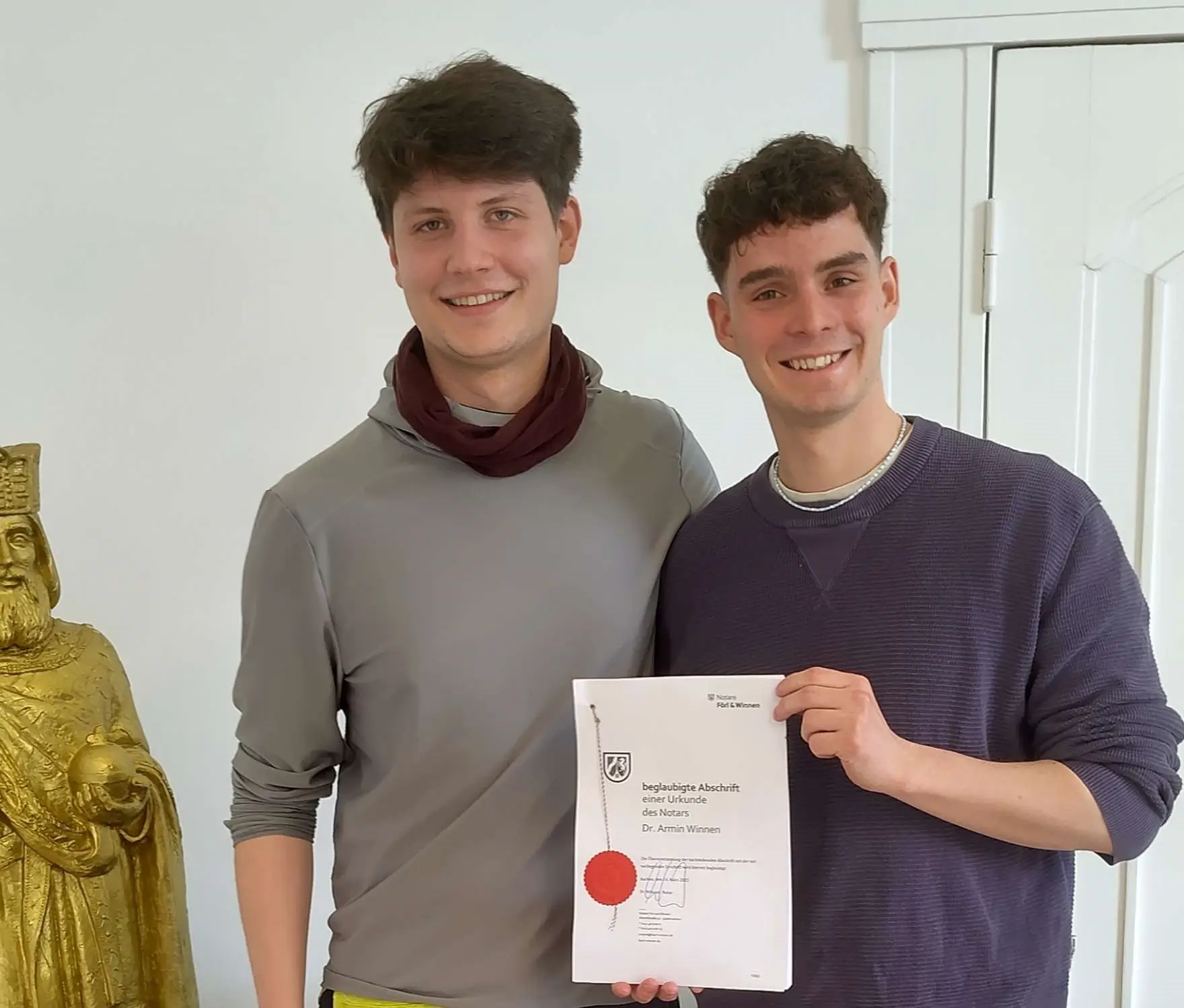 Vincent & Simon beim Notar